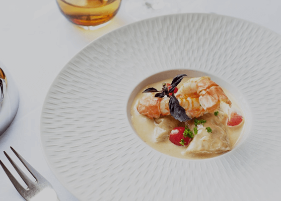 仔牛のコンソメと根菜のジュレ